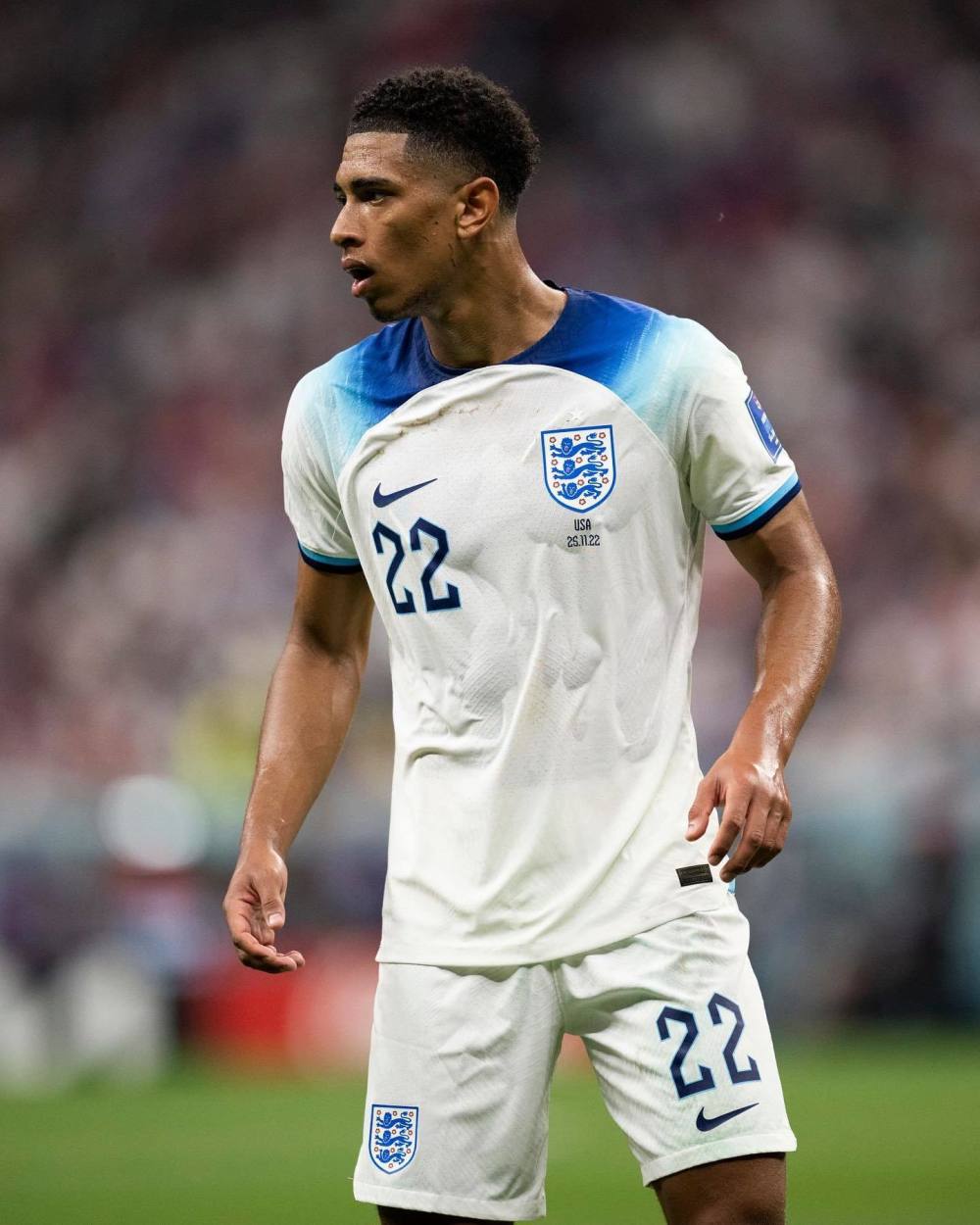 Rekkles分享做客LEC解说席照片：纯白发型，大黑臂注目