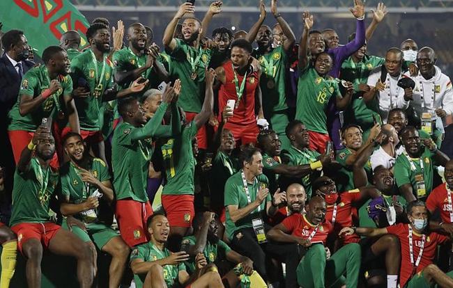 王者荣耀冬冠竞争仍然激烈，16支战队争夺选拔赛名额