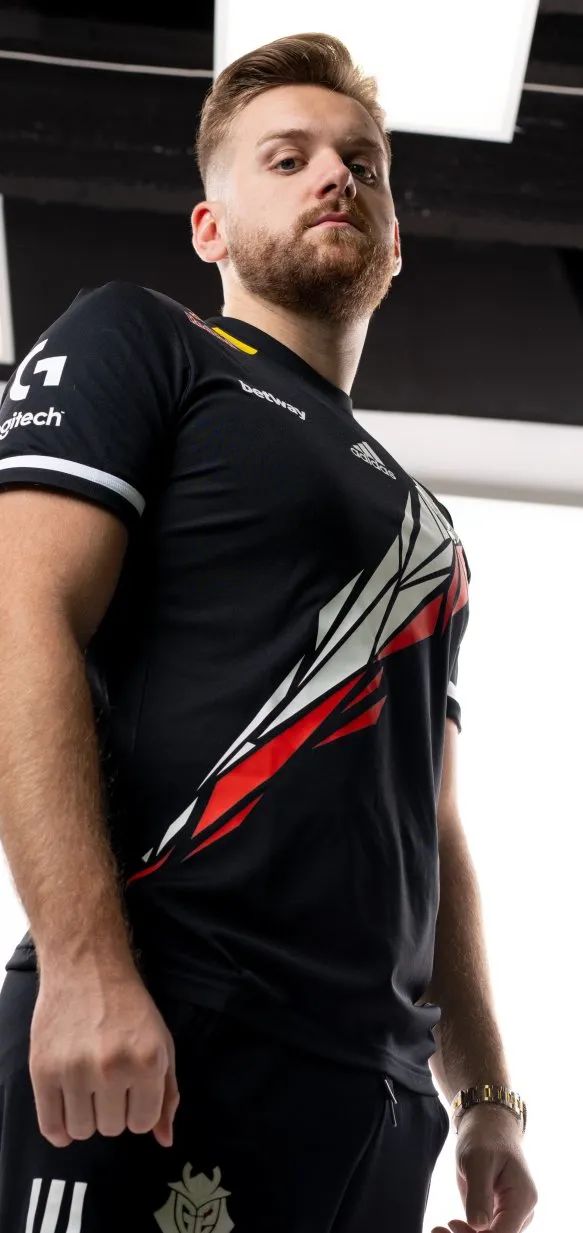 Top Esports 发布新赛季阵容：从此刻开始，闪耀在另一边，所有 Top Esports 成员已准备就绪